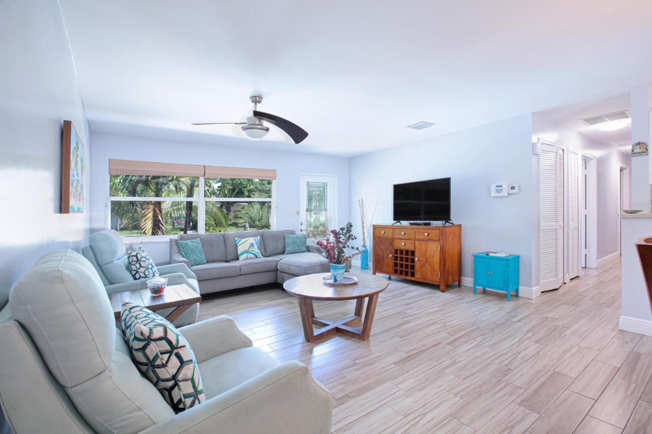 Beautiful Home With Pool And Outdoor Space 웨스트 팜 비치 외부 사진